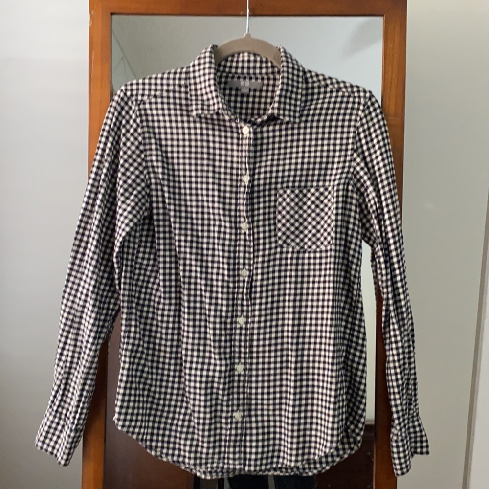 Uniqlo Black and White Plaid Button Down Flannel Shirt